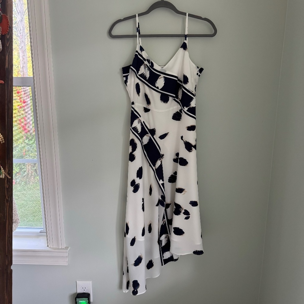 Sophisticated and Stylish White Banana Republic Dress